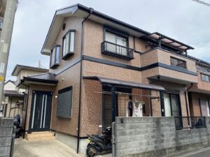 平塚市撫子原　T様邸　サイディング外壁塗装（多彩・ダブルトーン）、スレート屋根塗装　